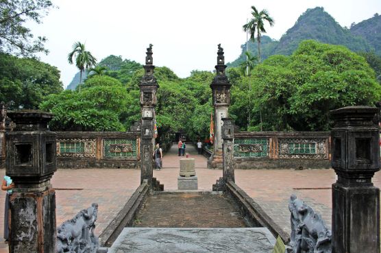Dinh-Tien-Hoang-temple-Ninh-Binh-Vietnam-7